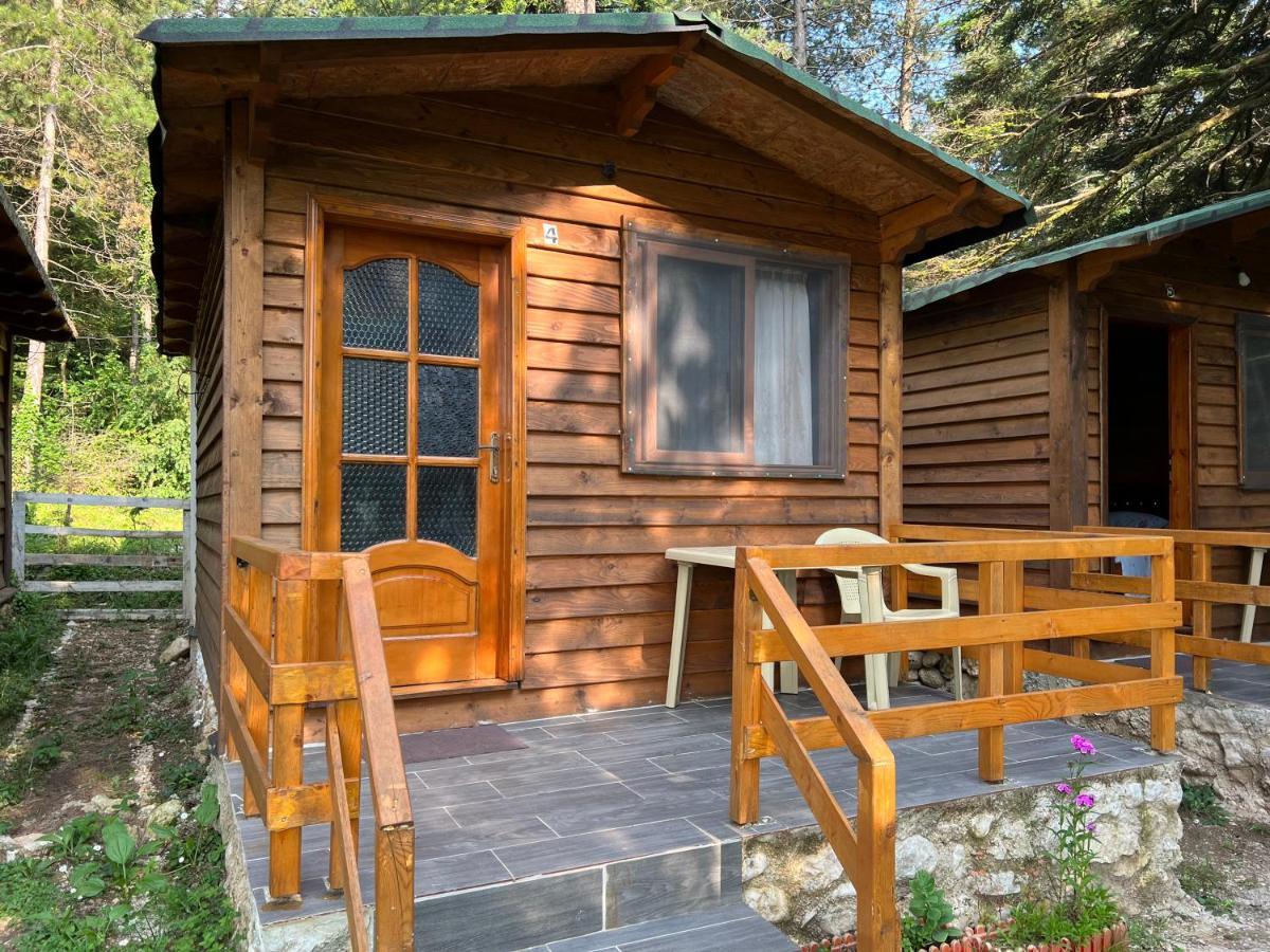 Bujtina Uji I Panjes, Log Cabins Dukat 外观 照片