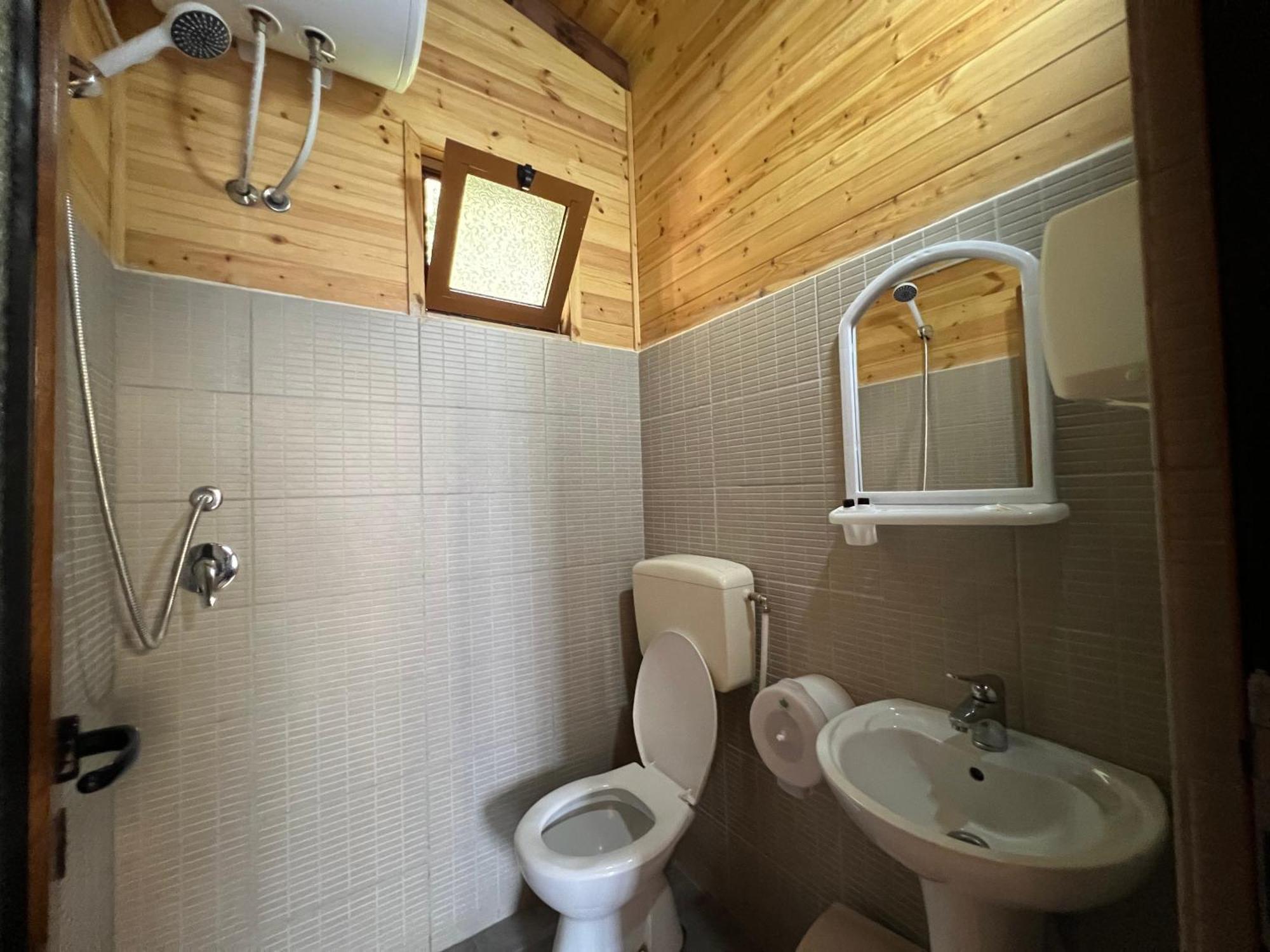 Bujtina Uji I Panjes, Log Cabins Dukat 外观 照片