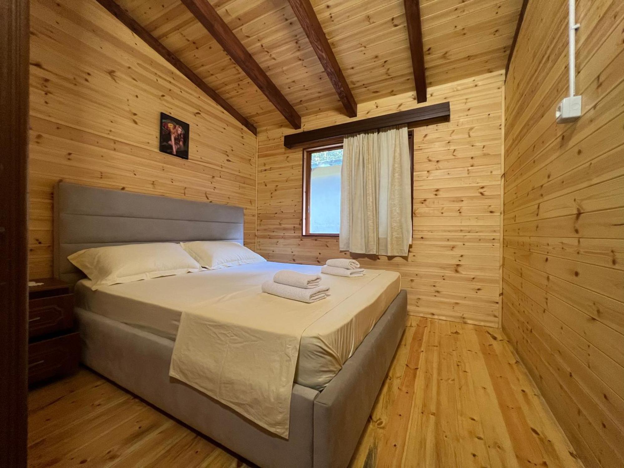 Bujtina Uji I Panjes, Log Cabins Dukat 外观 照片