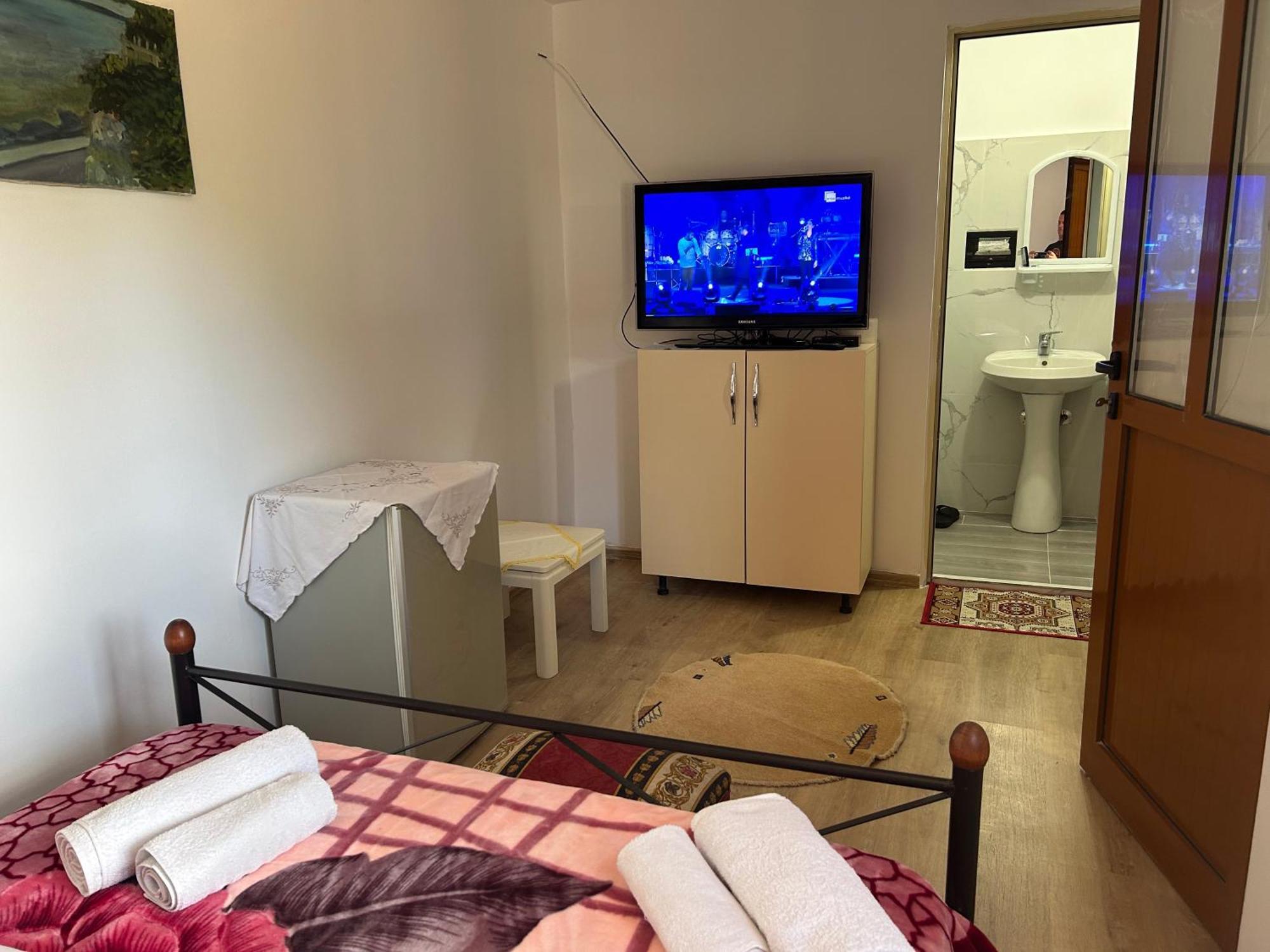 Bujtina Uji I Panjes, Log Cabins Dukat 外观 照片